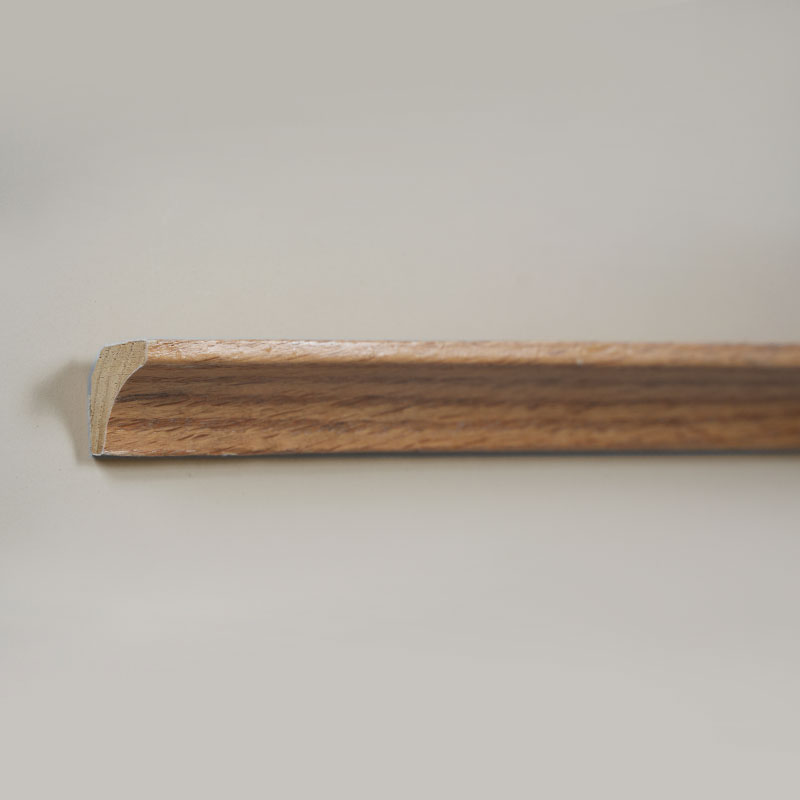Khuôn đúc góc bên trong bằng gỗ nguyên khối/Khuôn Scotia (Bọc bằng Veneer sồi đỏ + Sơn) - Màu sồi 7/8' x 7/8' Khuôn đúc góc bên trong bằng gỗ nguyên khối/Khuôn Scotia (Bọc bằng Veneer sồi đỏ + Sơn) - Màu sồi 7/8' x 7/8'